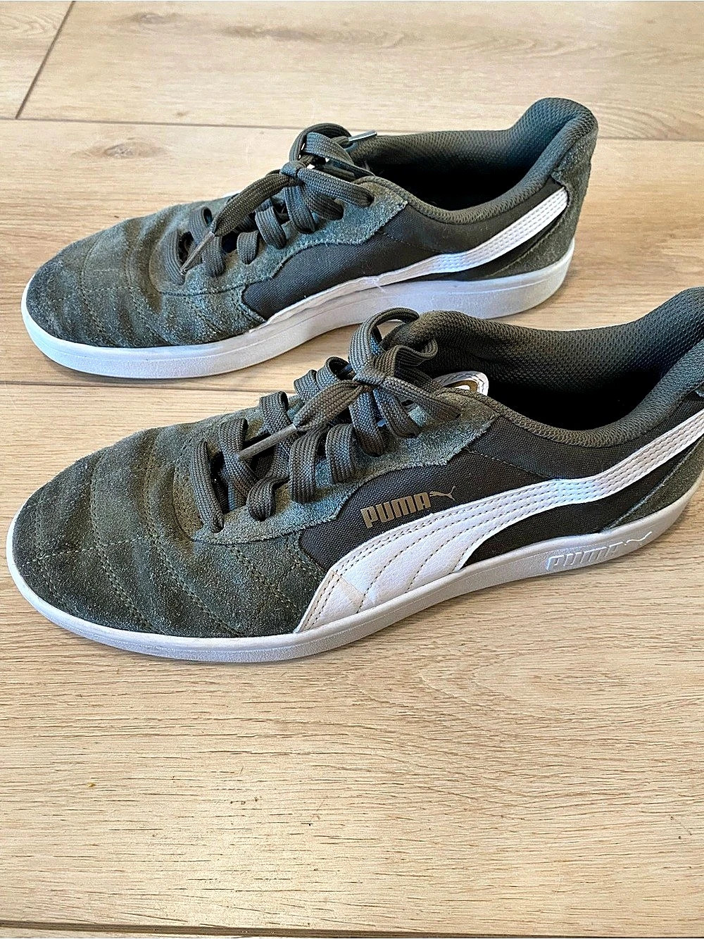 Puma Smash v2 Green & White Sneakers US 9.5